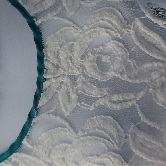 👩🏻Woman Size M Lace Shirt👩🏼 - Picture 4 of 6